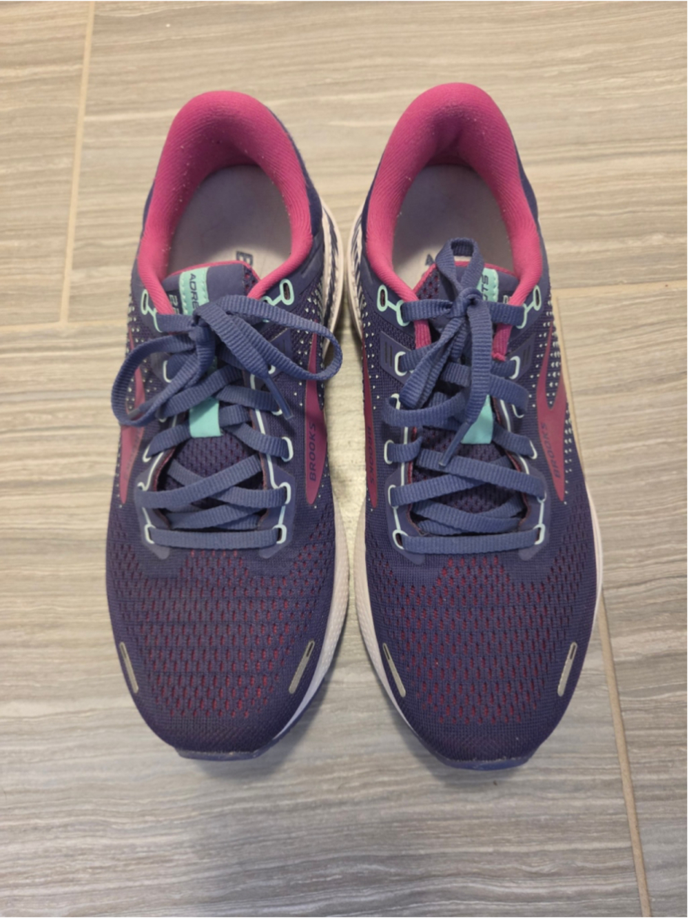 Women's Brooks Adrenaline GTS 22 Athletic Shoes Size 8 Purple Pink